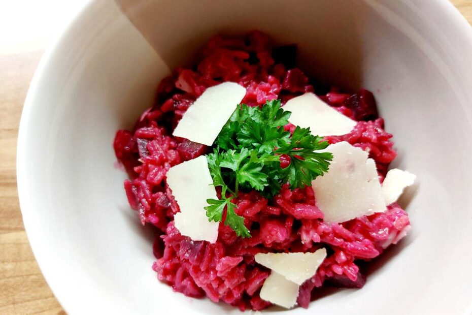 Rote-Rueben-Risotto_in_fairer_Keramik